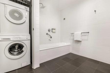 Adina Apartment Barrack Plaza - 31