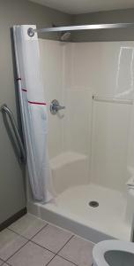 Red Roof Inn West - 29