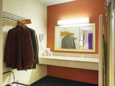 Fairfield Inn and Suites by Marriott Airport - 1