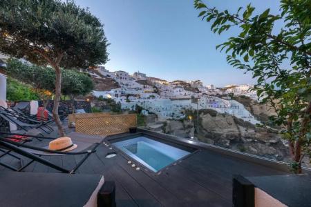 Pearl of Caldera Oia - Boutique by Pearl Collection - 57