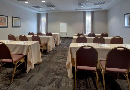 Hampton Inn Boston Logan Airport - 20