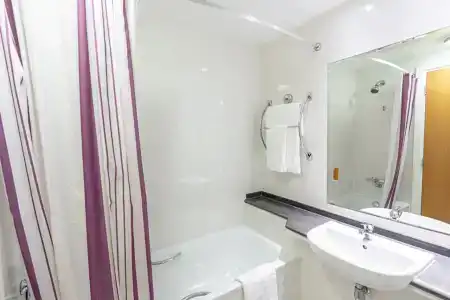 Premier Inn Abu Dhabi International Airport - 7