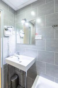Hôtel Edmond Rostand - 59