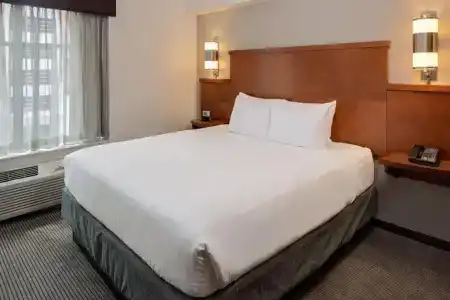 Hyatt Place North Shore - 30