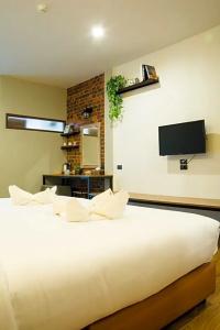 Old City Wall Inn - 207