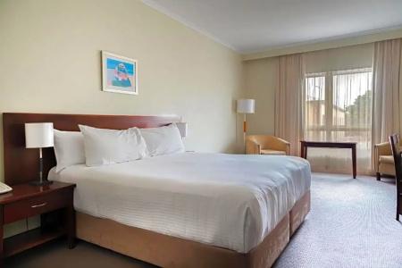 Rydges - 54