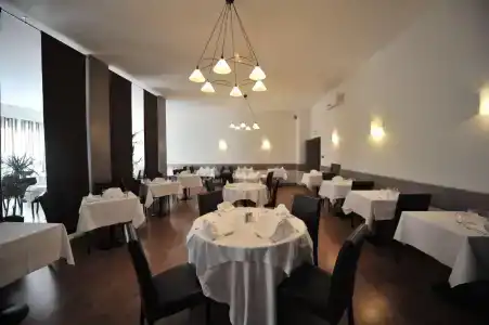 Best Western Continental Pau Centre - 10