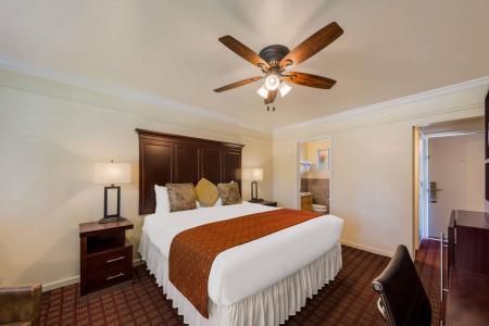 Clarion Collection Oaks Inn - 24