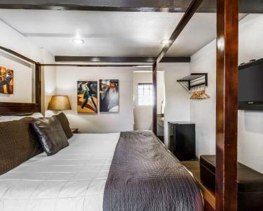 Rodeway Inn & Suites Downtowner-Rte 66 - 2
