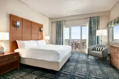 Holiday Inn & Suites, An Ihg - 52