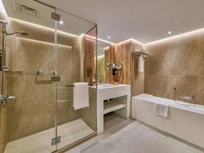 Ramada and Suites by Wyndham Dubai JBR - 32