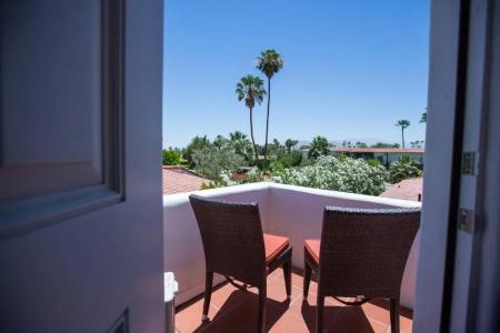 Triada, Autograph Collection - 56