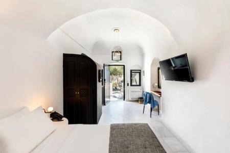 Pearl of Caldera Oia - Boutique by Pearl Collection - 98