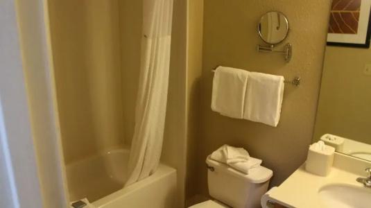 Hawthorn Suites East - 25