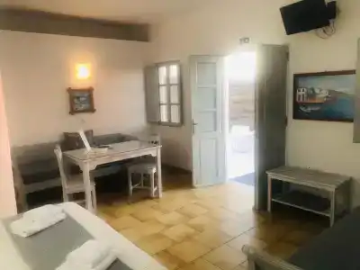 Vrachia Studios & - 114