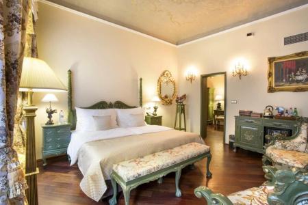 Iron Gate & Suites - 37