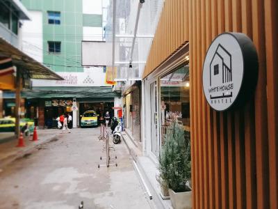 White House Hostel - 11