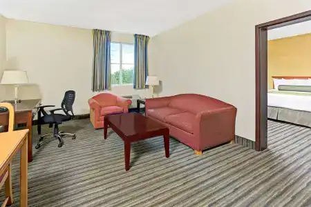 Baymont by Wyndham Miami Doral - 3