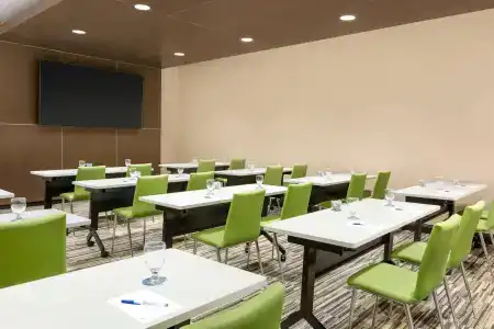 Wyndham Anaheim - 12