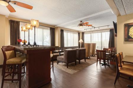 Hampton Inn-Airport - 20