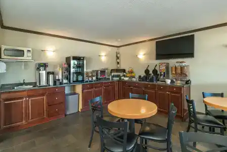 Quality Inn & Suites - 19