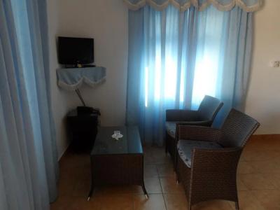 Divers Lodge Guest House - 5