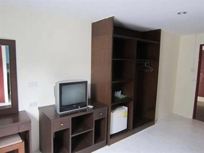 18 Coins Cafe & Hostel - 3