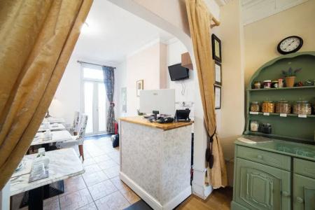 Lonsdale Guest House - 12