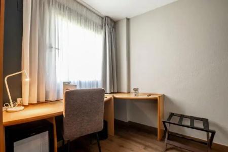 Travelodge Alicante Puerto - 73