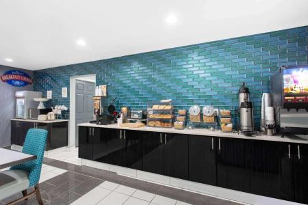Baymont by Wyndham Charlotte University - 11