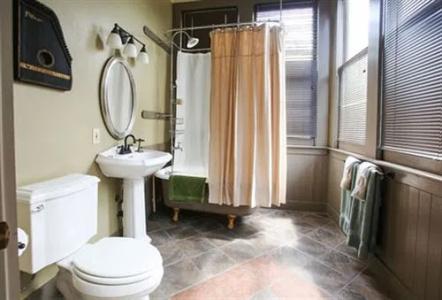 The Lookout Inn - 9