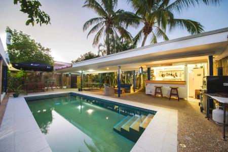 Cosmopolitan & Serviced Apartments - 12
