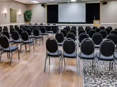 Heritage Inn & Convention Centre - - 11