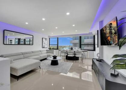 The Alexander All Suites - 413
