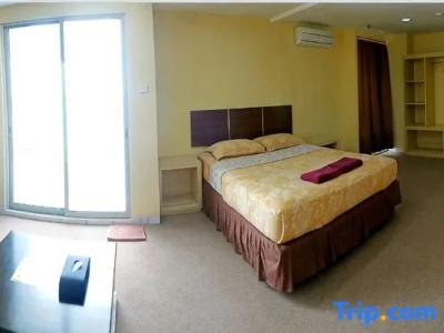 Golden Sky Pluit - 75