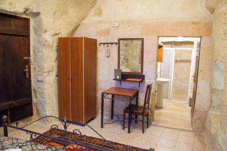 Caravanserai Cave - 117