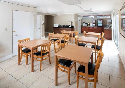 Roy Inn & Suites -Sacramento Midtown - 19