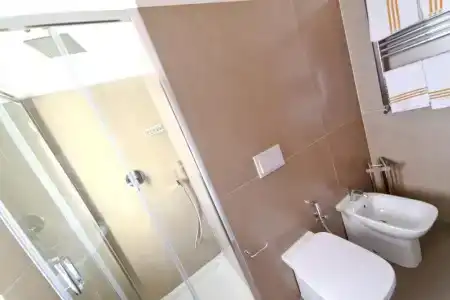 7th Floor Suite - 52