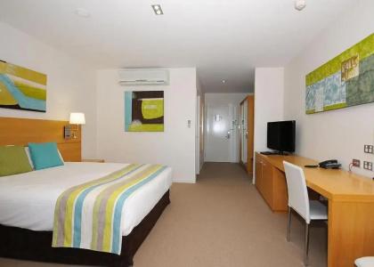 Ramada by Wyndham - 10