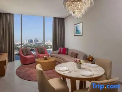 Hilton Creek & Residences - 36