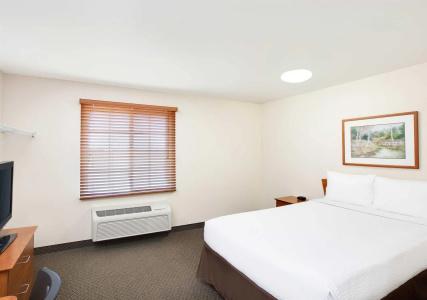 WoodSpring Suites - 5