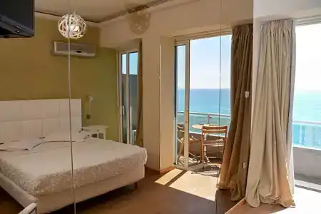 Scorpios Sea Side - 93
