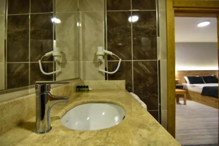 Sandal Otel - 77
