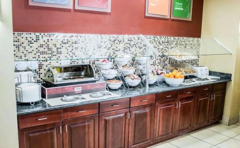 Comfort Suites Orlando Airport - 34