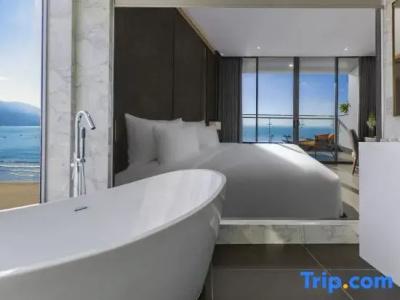 Le Sands Oceanfront Danang - 54