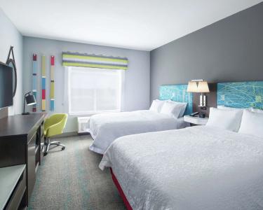 Hampton Inn & Suites - 3