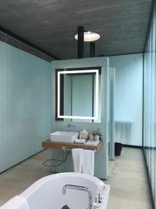 The Sifang Nanjing, Autograph Collection - 105