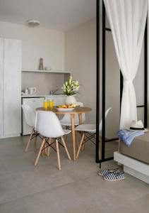 Louis Paphos Breeze - 13