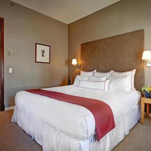 Giraffe by Library Hotel Collection - 35