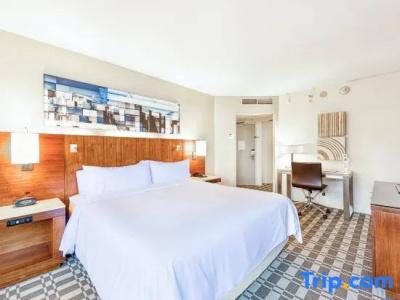 Renaissance Long Beach - 94
